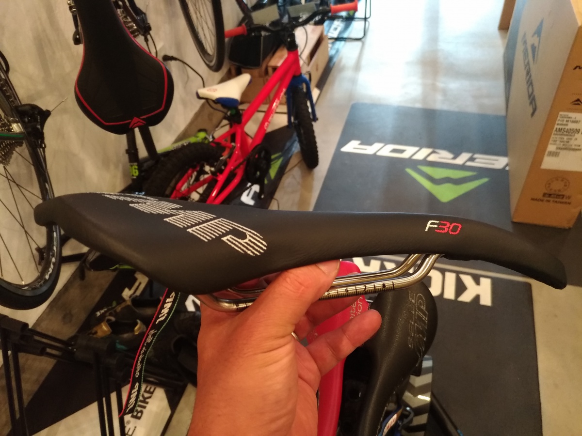 SELLE SMP の新製品「F30」「F30C」 – サイクルショップ マティーノの